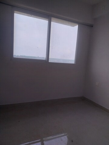 Furnished Amenities in 3 BHK Apartment at Signature Global Golf Greens, Sector 79 – for Rent