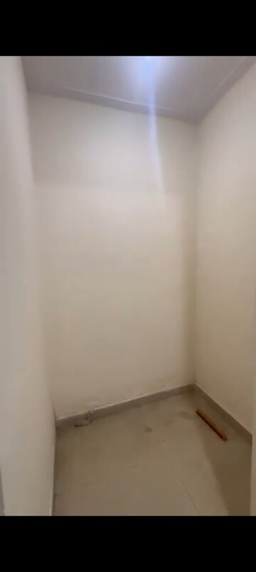 Room in 2.5 BHK Apartment at Gaur City 2 - 12th Avenue, Sector 16c Greater Noida – for Sale