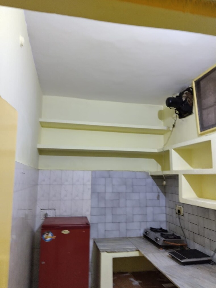 Room, vineet khand Pg For Girls In Vineet Khand 9570540