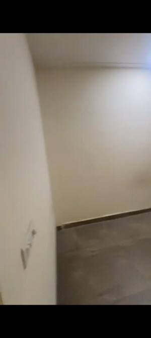 Room in 2.5 BHK Apartment at Gaur City 2 - 12th Avenue, Sector 16c Greater Noida – for Rent