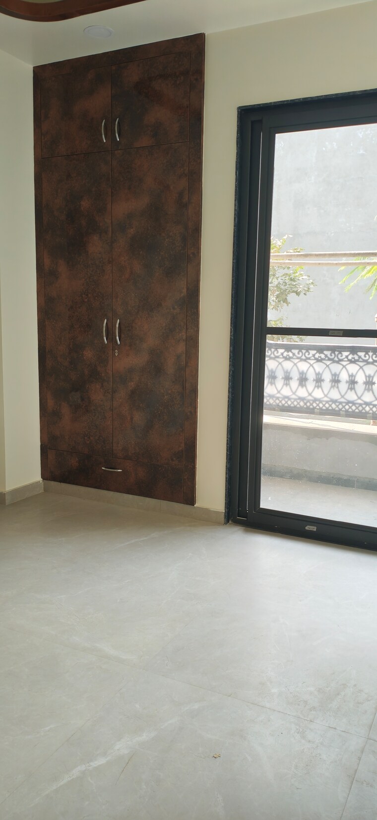 Room, bptp-district-3 3 Bedroom 180 Sq.Yd. Builder Floor In Sector 85 Faridabad 9570557