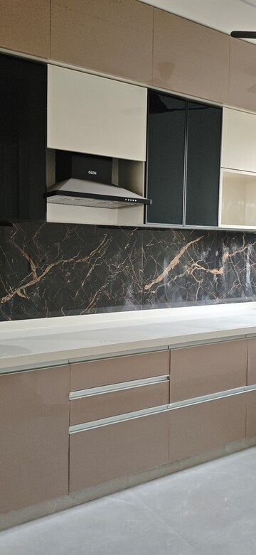 Furnished Amenities in 3 BHK Builder Floor at BPTP District 3, Sector 85 – for Sale