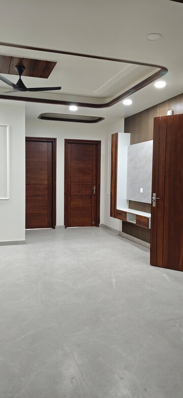 Room in 3 BHK Builder Floor at BPTP District 3, Sector 85 – for Sale