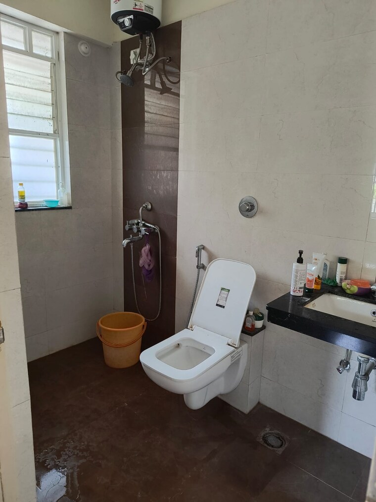 Bathroom, prasun-adara 3 Bedroom 1300 Sq.Ft. Apartment In Kharadi Pune 9570567