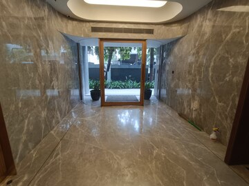 Room in 3 BHK Apartment at Khar West – for Sale