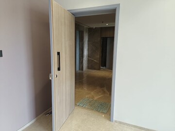 Room in 3 BHK Apartment at Khar West – for Sale