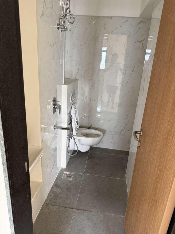 Bathroom, sarthak-amrut-tara 2 Bedroom 629 Sq.Ft. Apartment In Andheri West Mumbai 9570601