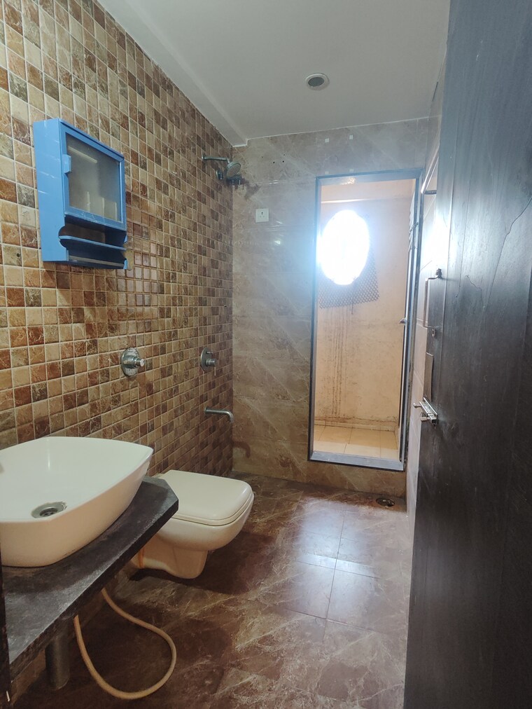 Bathroom, maatoshree-sai-moreshwar-luxuria 3 Bedroom 1050 Sq.Ft. Apartment In Kharghar Sector 18 Navi Mumbai 9570609