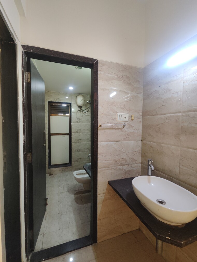 Bathroom, maatoshree-sai-moreshwar-luxuria 3 Bedroom 1050 Sq.Ft. Apartment In Kharghar Sector 18 Navi Mumbai 9570609