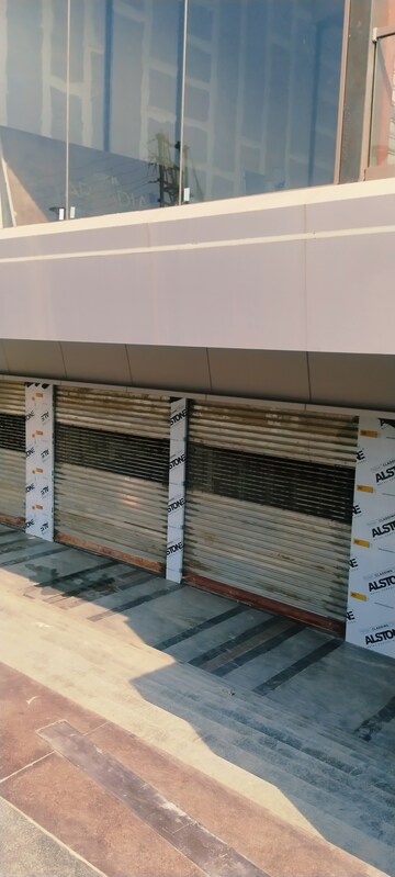 Room in  Shop at SKA Arcadia, Wave City – for Sale