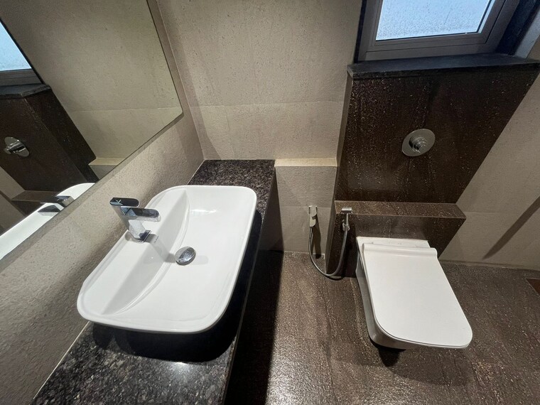 Attached Bathroom, lodha-fiorenza 3.5 Bedroom 1400 Sq.Ft. Apartment In Goregaon East Mumbai 9570632