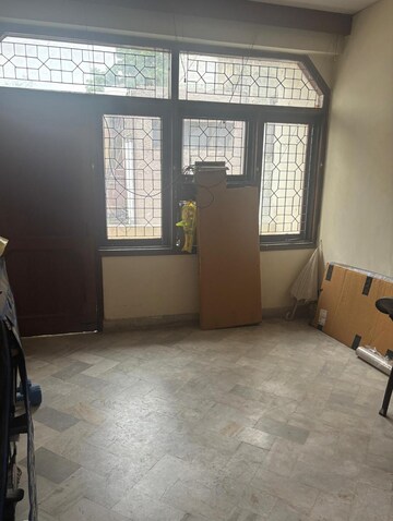 Room in 3 BHK Builder Floor at Panchsheel Enclave – for Rent