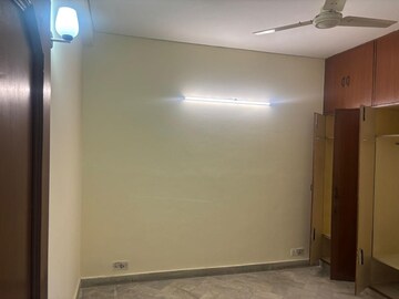 Room in 3 BHK Builder Floor at Panchsheel Enclave – for Rent
