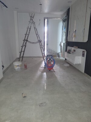 Furnished Amenities in 2 BHK Builder Floor at Janakpuri – for Sale