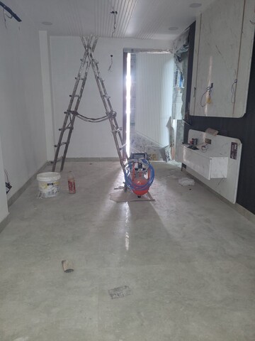 Furnished Amenities in 2 BHK Builder Floor at Janakpuri – for Sale