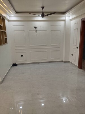 Room in 3 BHK Builder Floor at Sector 104 – for Rent