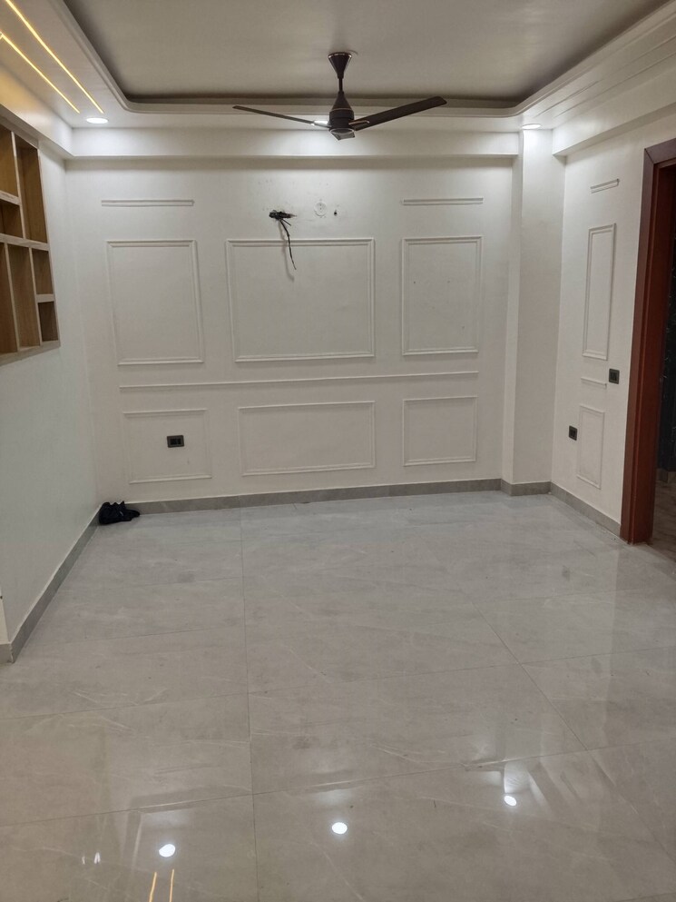 Room, sector 104 3 Bedroom 1400 Sq.Ft. Builder Floor In Sector 104 Noida 9570684