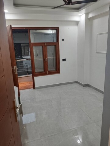 Room in 3 BHK Builder Floor at Sector 104 – for Rent