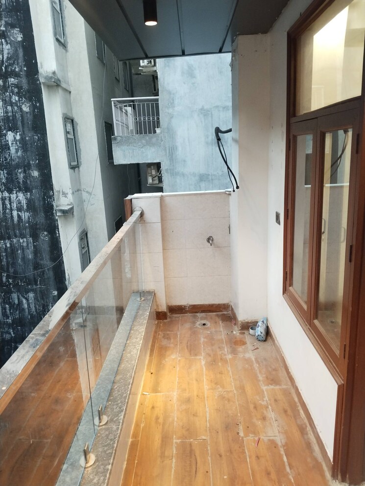 Balcony, sector 104 3 Bedroom 1400 Sq.Ft. Builder Floor In Sector 104 Noida 9570684