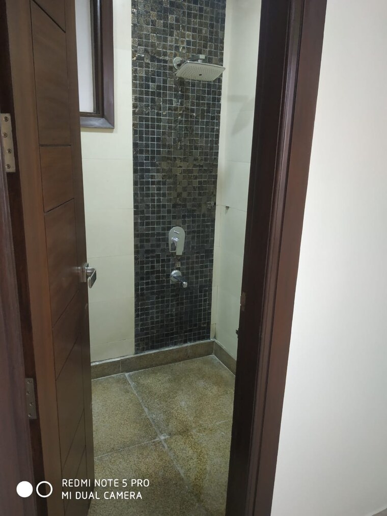 Bathroom, lajpat nagar iii 3 Bedroom 1440 Sq.Ft. Builder Floor In Lajpat Nagar Iii Delhi 9570693