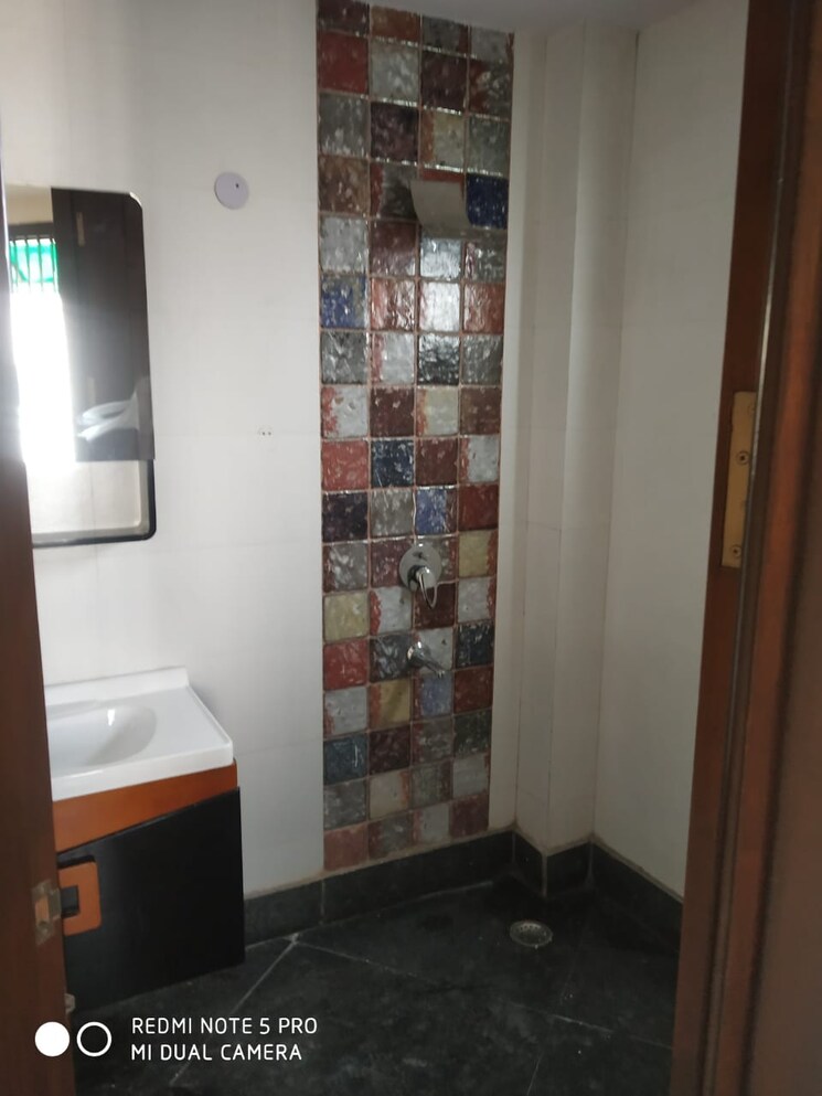 Bathroom, lajpat nagar iii 3 Bedroom 1440 Sq.Ft. Builder Floor In Lajpat Nagar Iii Delhi 9570693