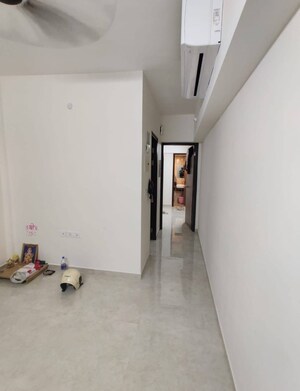 Room in 1 BHK Apartment at Lodha Amara, Kolshet Road – for Sale