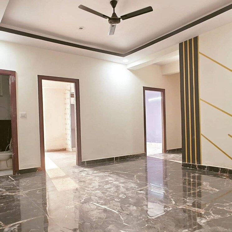 Room, sector 73 2 Bedroom 900 Sq.Ft. Builder Floor In Sector 73 Noida 9570696