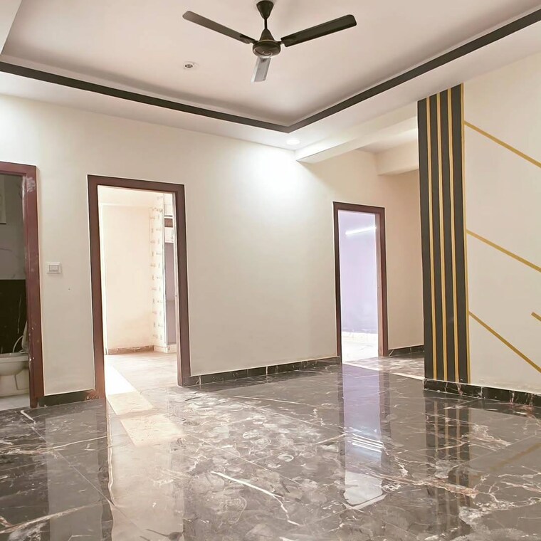 Room, sector 73 2 Bedroom 900 Sq.Ft. Builder Floor In Sector 73 Noida 9570696