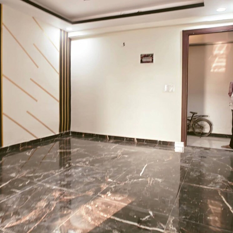 Room, sector 73 2 Bedroom 900 Sq.Ft. Builder Floor In Sector 73 Noida 9570696