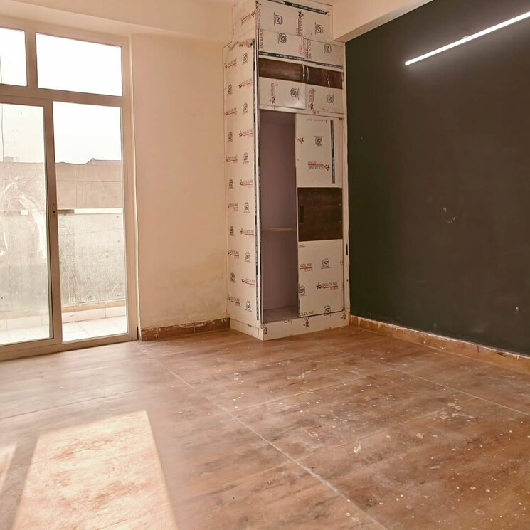 Room, sector 73 2 Bedroom 900 Sq.Ft. Builder Floor In Sector 73 Noida 9570696