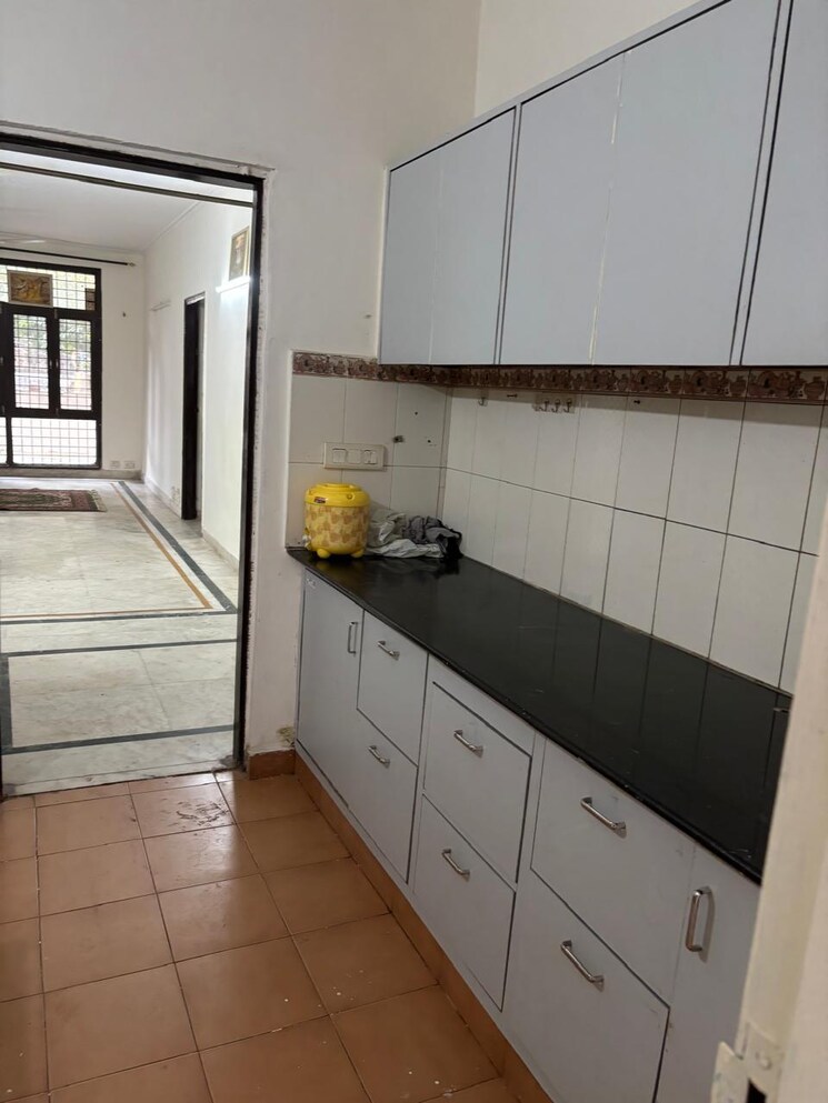 Kitchen, sector 54 3 Bedroom 250 Sq.Yd. Apartment In Sector 54 Gurgaon 9570743