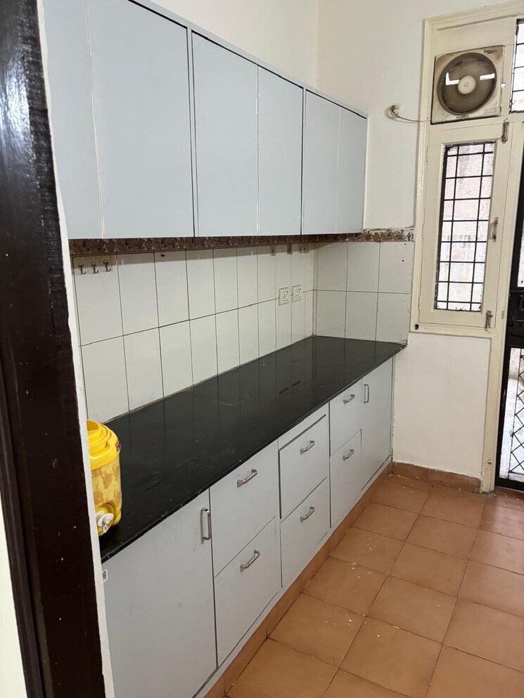 Kitchen, sector 54 3 Bedroom 250 Sq.Yd. Apartment In Sector 54 Gurgaon 9570743