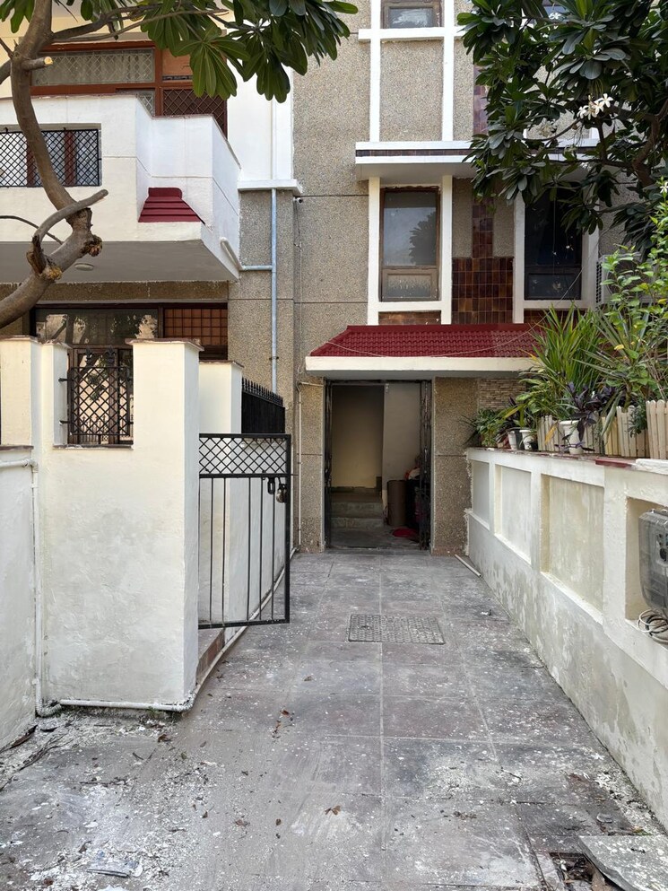 Kitchen, sector 54 3 Bedroom 250 Sq.Yd. Apartment In Sector 54 Gurgaon 9570743