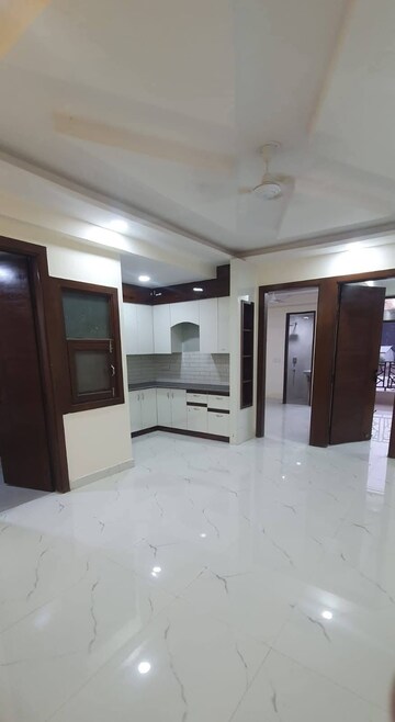 Room in 3 BHK Builder Floor at Sector 104 – for Rent