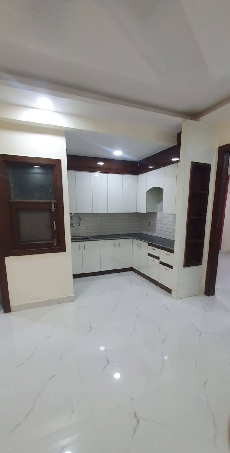 Room, sector 104 3 Bedroom 1380 Sq.Ft. Builder Floor In Sector 104 Noida 9570749