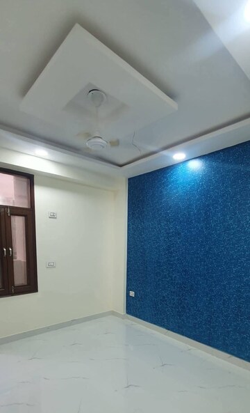 Room in 3 BHK Builder Floor at Sector 104 – for Rent