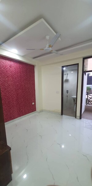 Room in 3 BHK Builder Floor at Sector 104 – for Rent