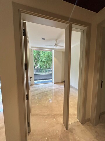 Room in 3.5 BHK Builder Floor at DLF City Phase IV, Dlf Phase iv – for Rent