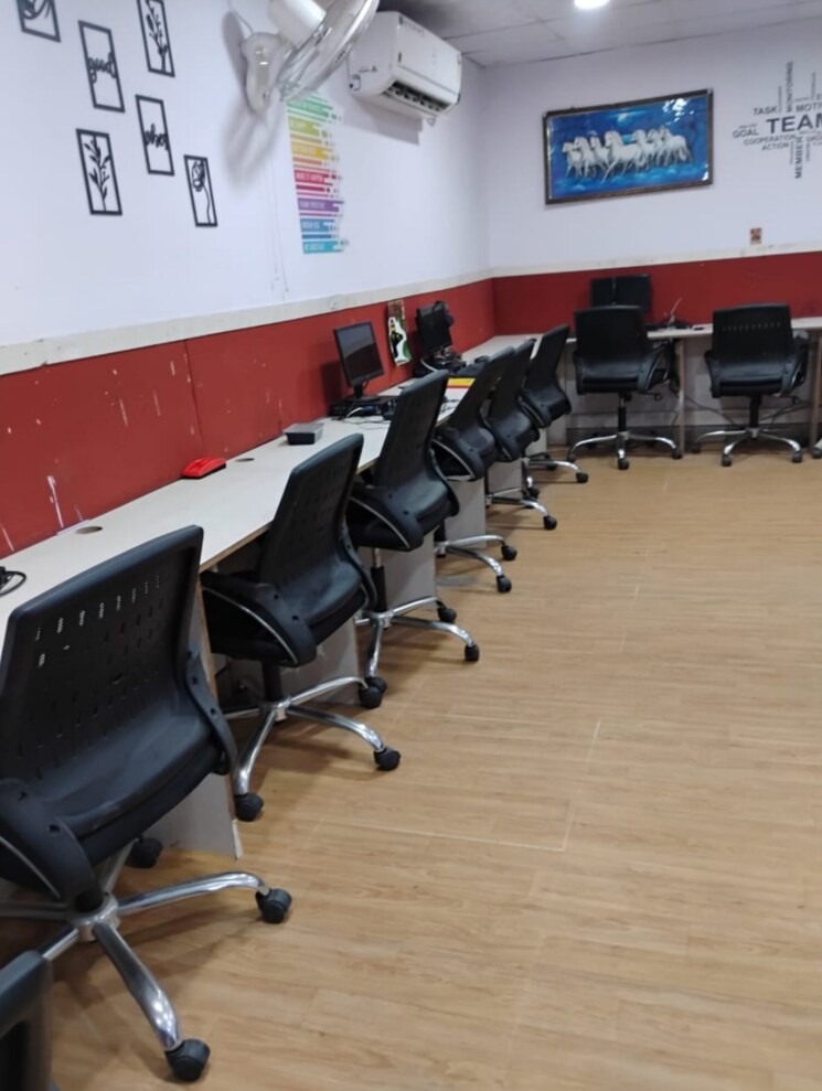 Team Area, sector 10 Commercial Office Space in IT/SEZ 400 Sq.Ft. In Sector 10 Noida 9570760