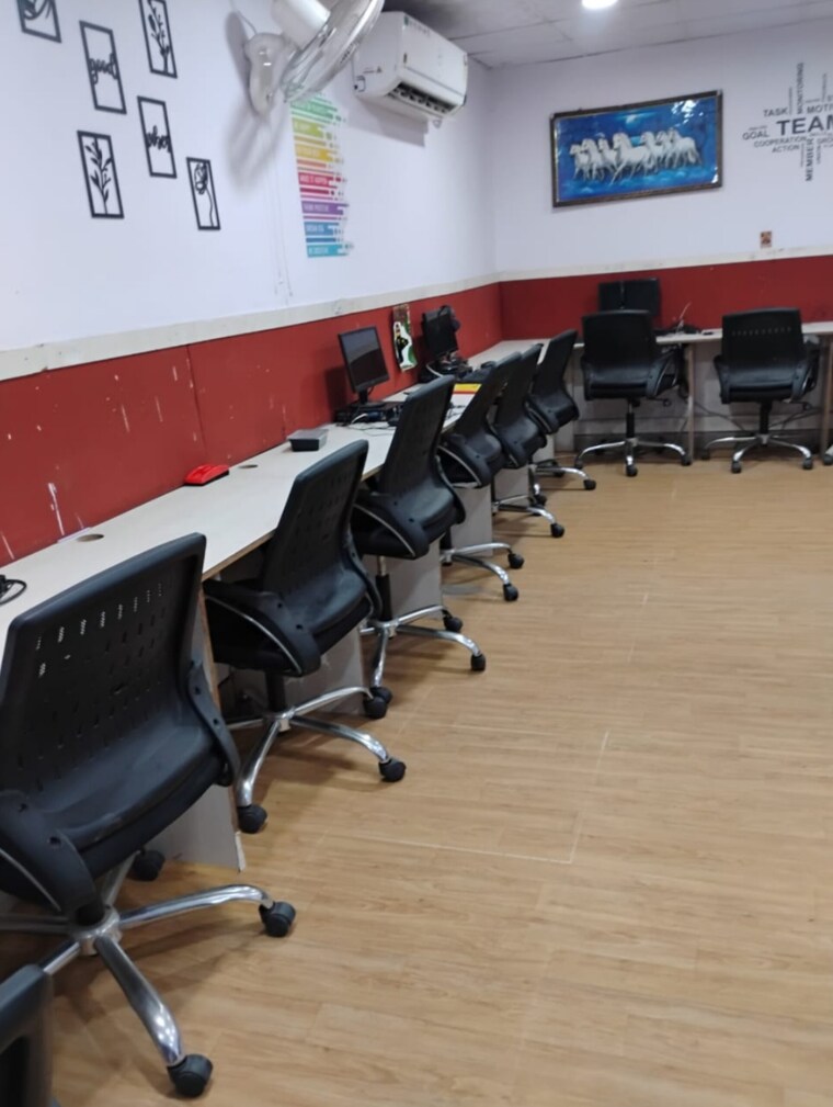 Team Area, sector 10 Commercial Office Space in IT/SEZ 400 Sq.Ft. In Sector 10 Noida 9570760