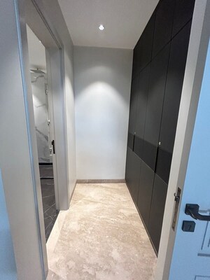 Building Lobby in 4 BHK Builder Floor at DLF Royale Residences, Dlf Phase I – for Rent