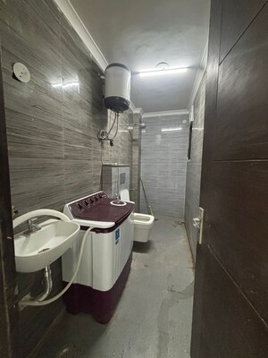 Attached Bathroom in 1 RK Builder Floor at Maidan Garhi – for Rent