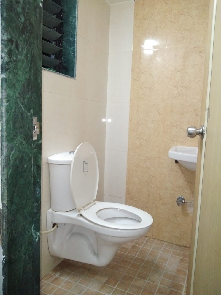 Bathroom, haware-infotech-park-vashi Commercial Office Space 510 Sq.Ft. In Vashi Sector 30a Navi Mumbai 9570859