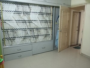 Room in 3 BHK Apartment at Neelkanth Greens, Manpada – for Rent