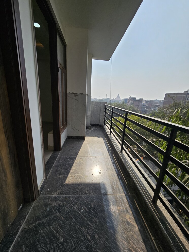 Balcony, palm-residency-chhatarpur 3 Bedroom 1350 Sq.Ft. Apartment In Chattarpur Delhi 9571052