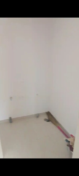 Furnished Amenities in 2 BHK Apartment at Hiranandani Skylark Enclave, Ghodbunder Road – for Rent