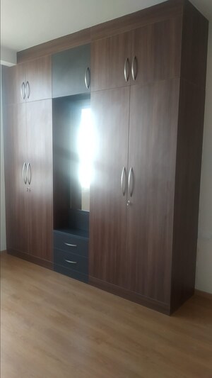 Room in 2 BHK Apartment at Mantri Manyata Lithos, Thanisandra – for Rent