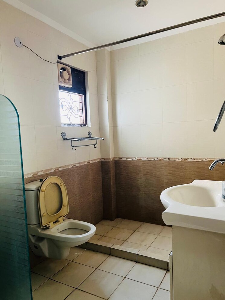 Bathroom, malviya nagar 2 Bedroom 1200 Sq.Ft. Builder Floor In Malviya Nagar Delhi 9571107