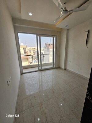 Room in 3 BHK Apartment at Palm Residency Chhatarpur, Chattarpur – for Rent