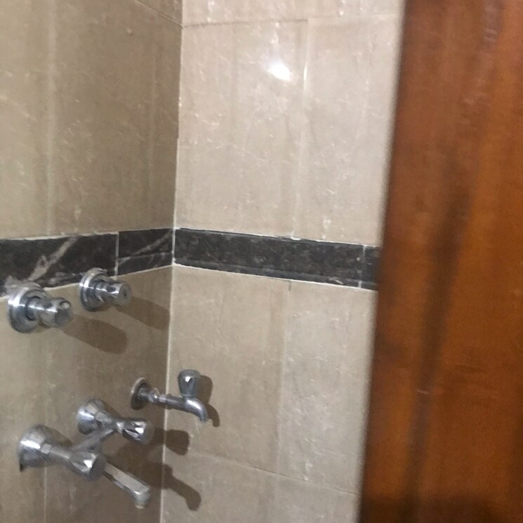 Bathroom, lajpat nagar i 2 Bedroom 900 Sq.Ft. Builder Floor In Lajpat Nagar I Delhi 9571223